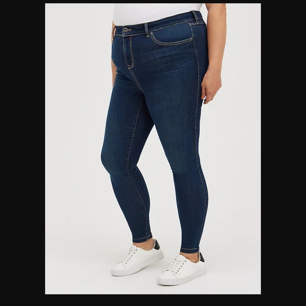 Torrid MIDFIT SUPER SKINNY JEAN - SUPER SOFT DARK WASH Size 30